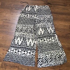Aztec printed wide leg pant. No rips or stains!